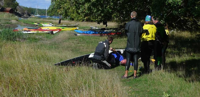 torr-roll i gräset inför grönlandsrollkursen