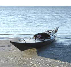 Enkel sjösättning från isfri strand