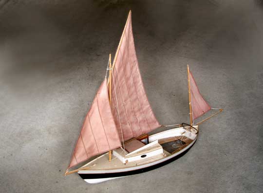 Plywoodmodell 1:10 av 6 m segelbåt