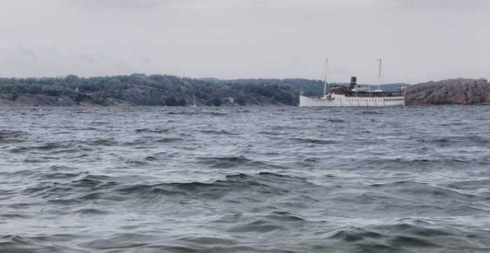 Gamla ångaren Bohuslän på väg till Skärhamn