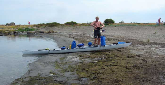 Packing on Bua beach. Photo: Sassa Buregren