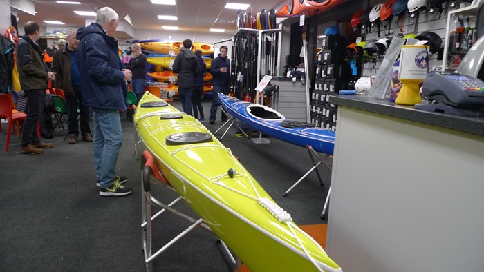 Två nya Frej packades upp hos AS Watersport för att fungera som prov- och demokajaker hos Jeff I Cornwall och AS Watersport i Devon